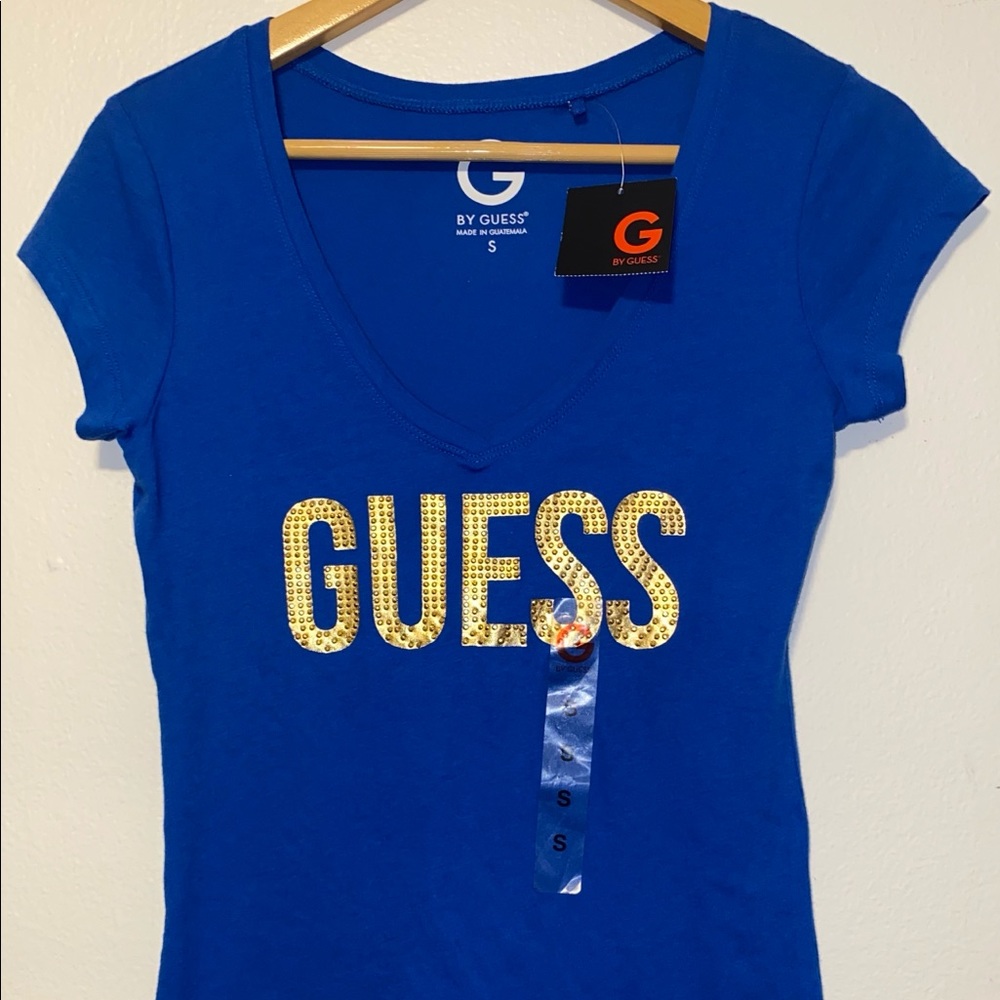 💥Brand NEW!!! Guess V-Neck T-Shirt💥